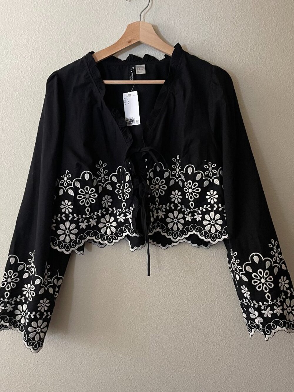 NWT black embroidered floral tie front top boho cottagecore whimsigoth L Large